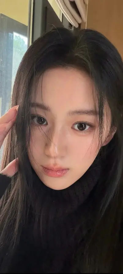 4k清纯壁纸 - 窗边 - 美女 - 长发「哲风壁纸」