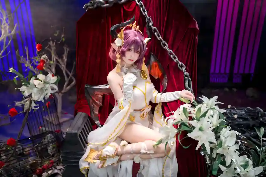 8k坐姿壁纸-美女 - 锁链-cos「哲风壁纸」