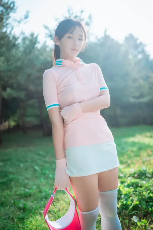 4k女生壁纸 - 户外 - 手套 - 树林「哲风壁纸」