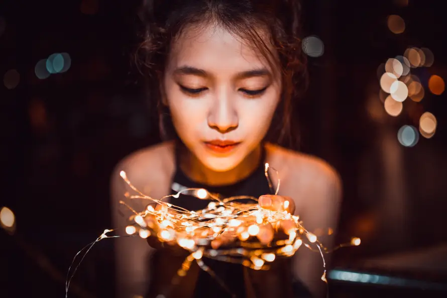 6k人像壁纸-光斑 - 夜晚-少女「哲风壁纸」