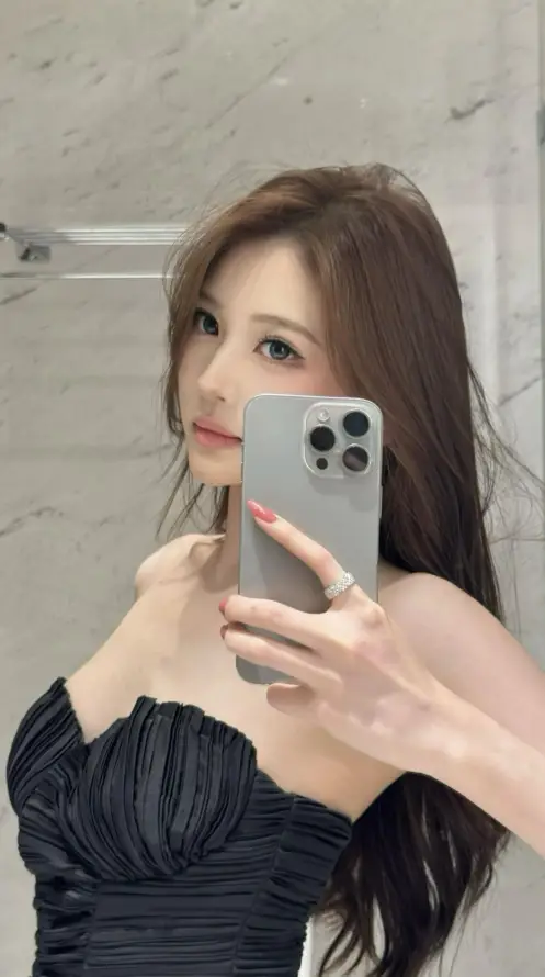 4k戒指壁纸 - 美女 - Ios - 对镜自拍「哲风壁纸」