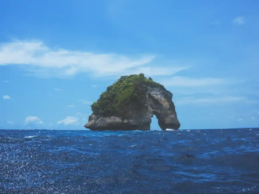 5k岛屿壁纸-晴天 - 海水-海洋「哲风壁纸」