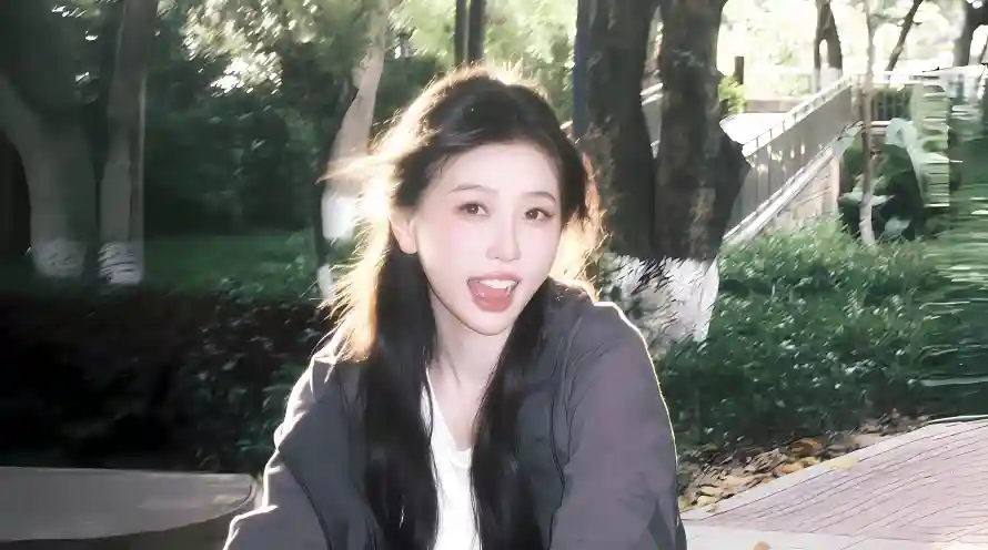 5k元气壁纸-吐舌 - 少女-户外「哲风壁纸」