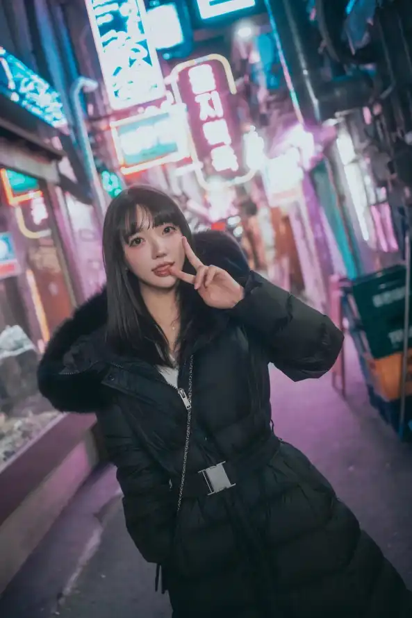 4k夜景壁纸 - 少女 - 比耶 - 甜酷「哲风壁纸」