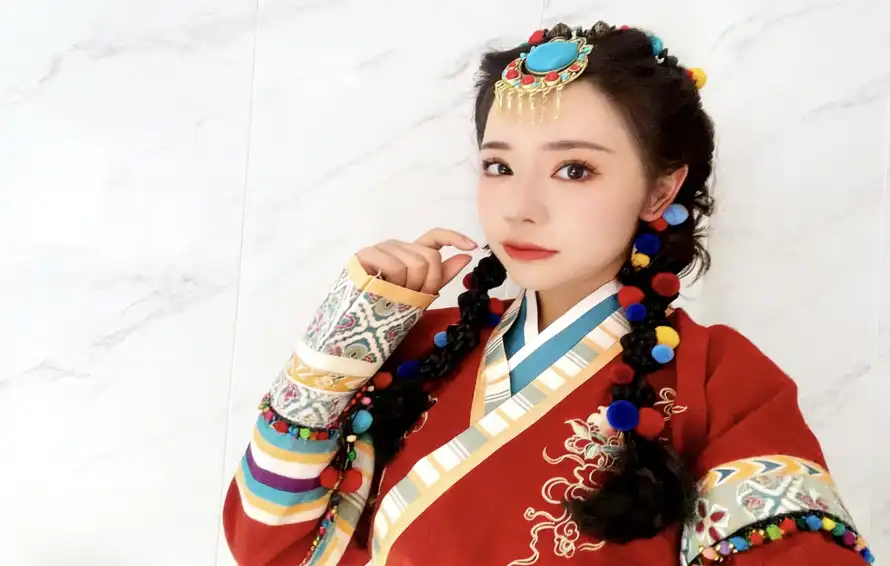 2k刺绣壁纸-女神 - 甜妹-编发「哲风壁纸」