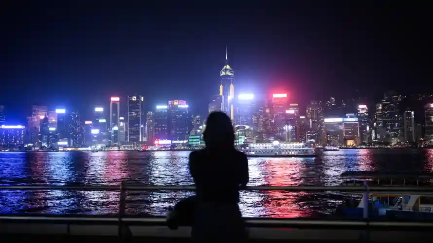 4k城市壁纸-夜景 - 护栏-水面「哲风壁纸」