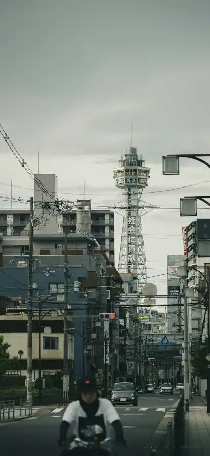 4k建筑壁纸 - 车辆 - 铁塔 - 阴天「哲风壁纸」