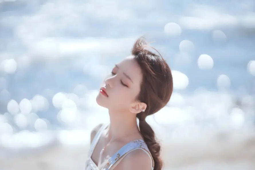 8k光斑壁纸-吊带 - 女生-晴天「哲风壁纸」