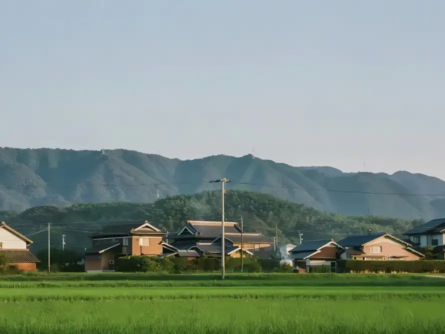 2k乡村壁纸-山脉 - 晴天-村落「哲风壁纸」