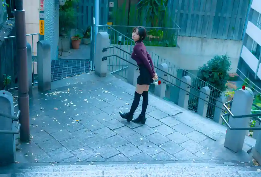 10k户外壁纸-气质 - 短发-美女「哲风壁纸」