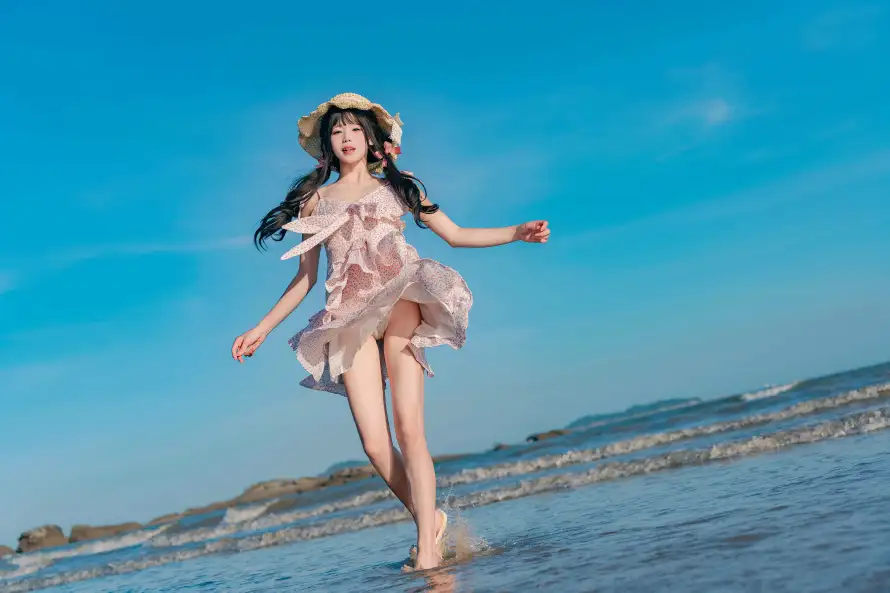 7k夏日壁纸-少女 - 晴天-沙滩「哲风壁纸」