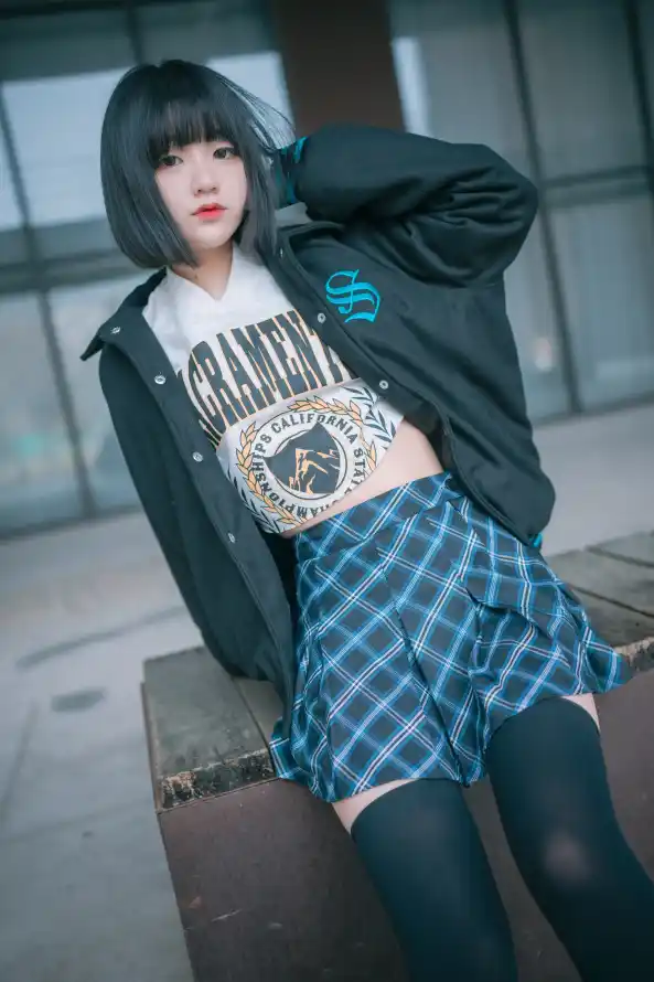 4k少女壁纸 - 户外 - 手机 - 短发「哲风壁纸」