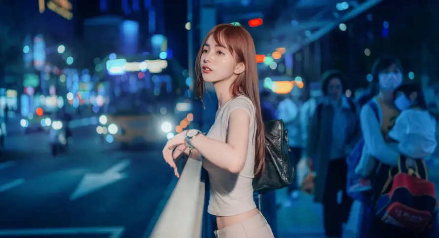 2k夜晚壁纸-棕发 - 浅衣-行人「哲风壁纸」
