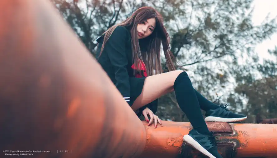 2k户外壁纸-树木 - 管道-美女「哲风壁纸」