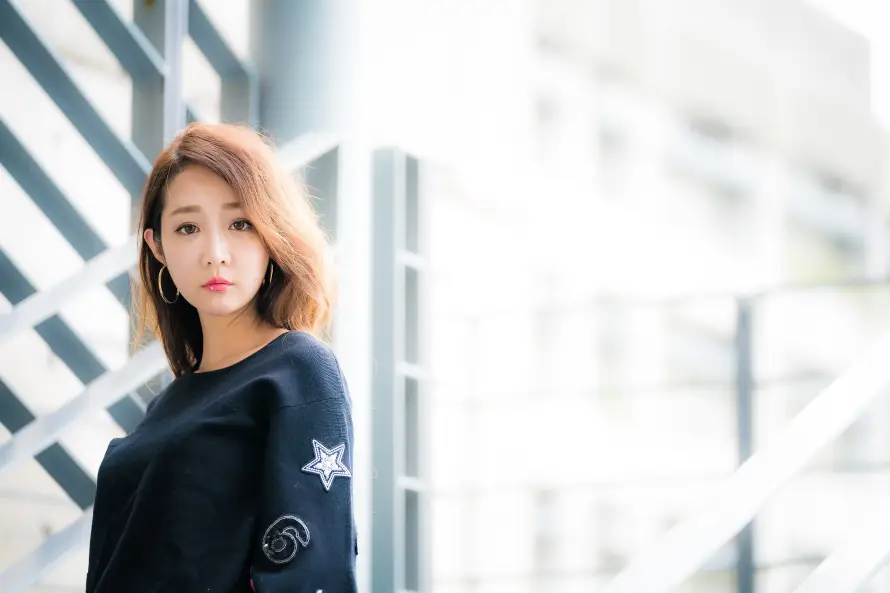 3k户外壁纸-短发 - 美女-耳饰「哲风壁纸」