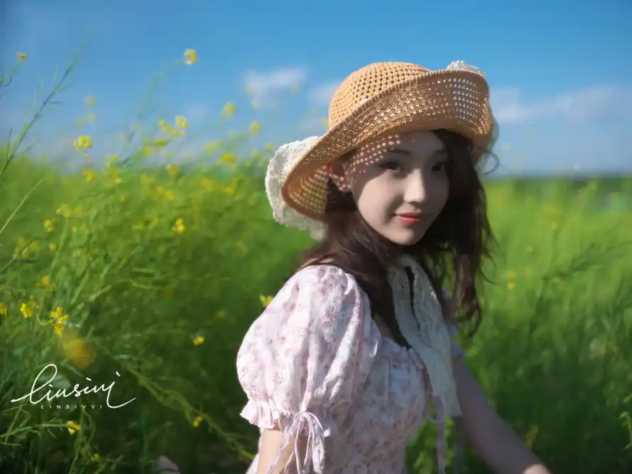 3k少女壁纸-户外 - 晴天-草地「哲风壁纸」