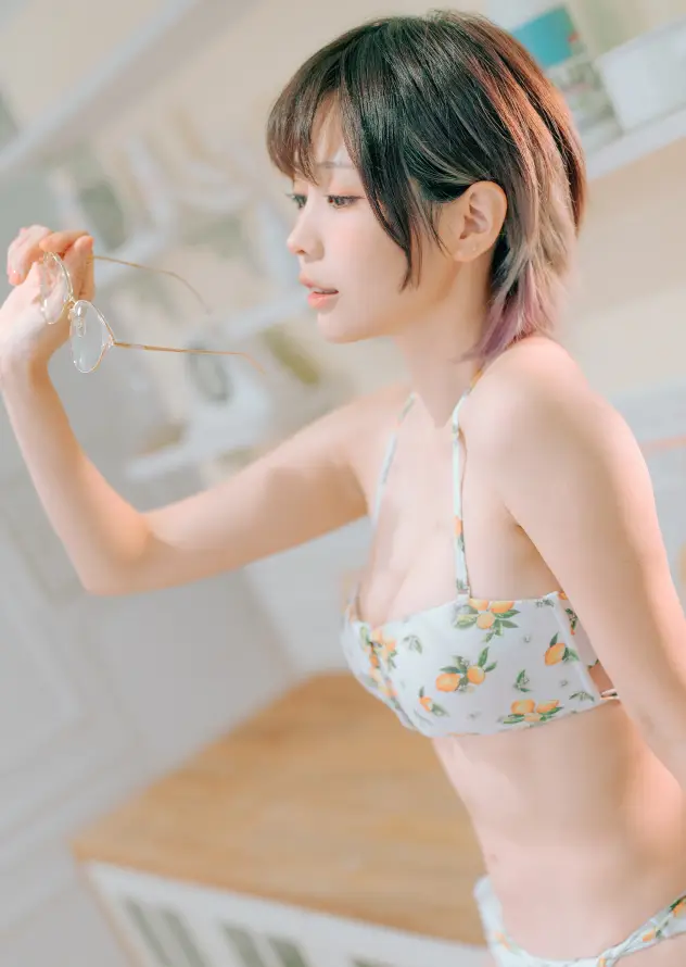 4k室内壁纸 - 少女 - 泳装 - 清新「哲风壁纸」