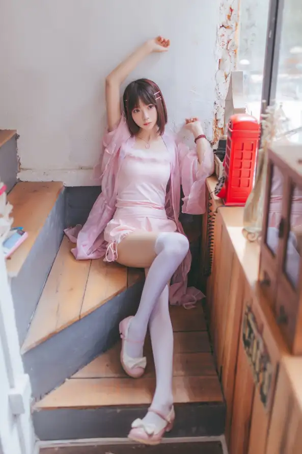 4k凉鞋壁纸 - 坐姿 - 室内 - 少女「哲风壁纸」