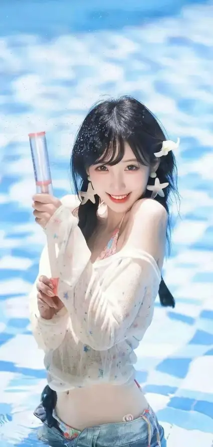 4k夏日壁纸 - 少女 - 水边 - 泳池「哲风壁纸」