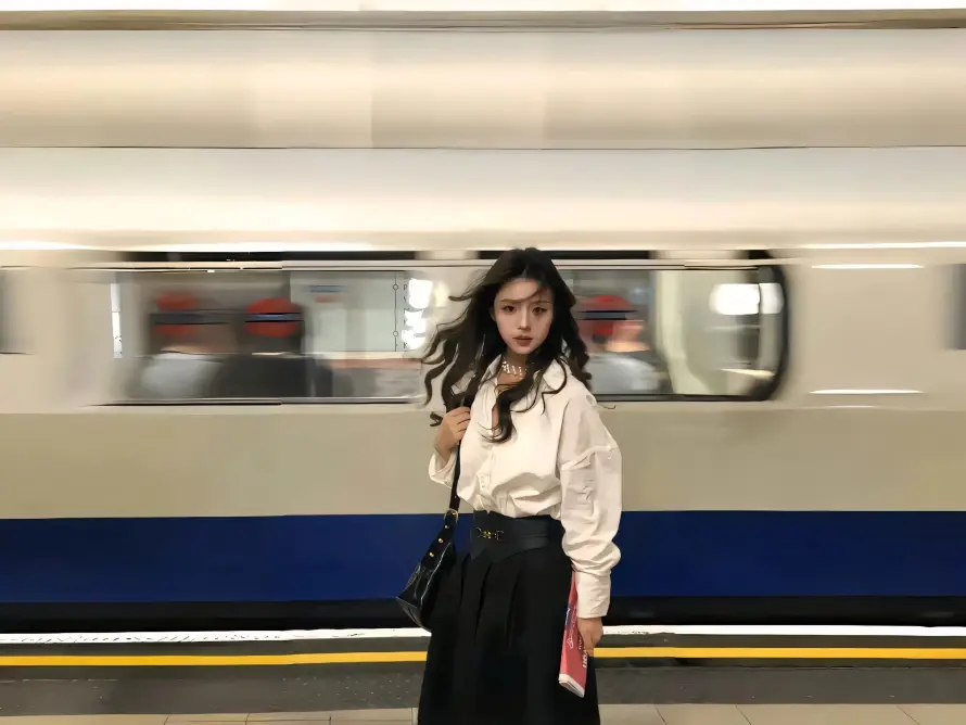 3k列车壁纸-挎包 - 站台-美女「哲风壁纸」