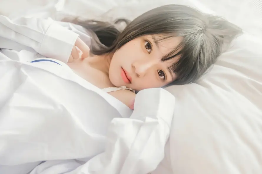 6k写真壁纸-卧床 - 女生-少女「哲风壁纸」