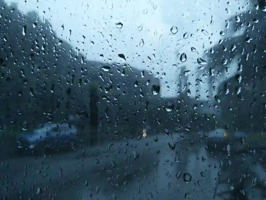 4k城市壁纸-水珠 - 汽车-湿润「哲风壁纸」