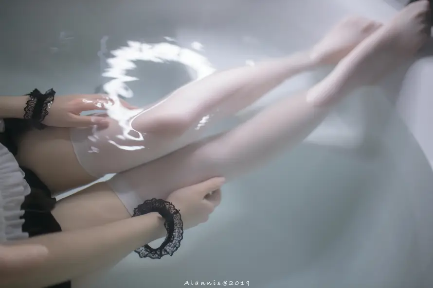7k女性壁纸-浴缸 - 湿身-特写「哲风壁纸」