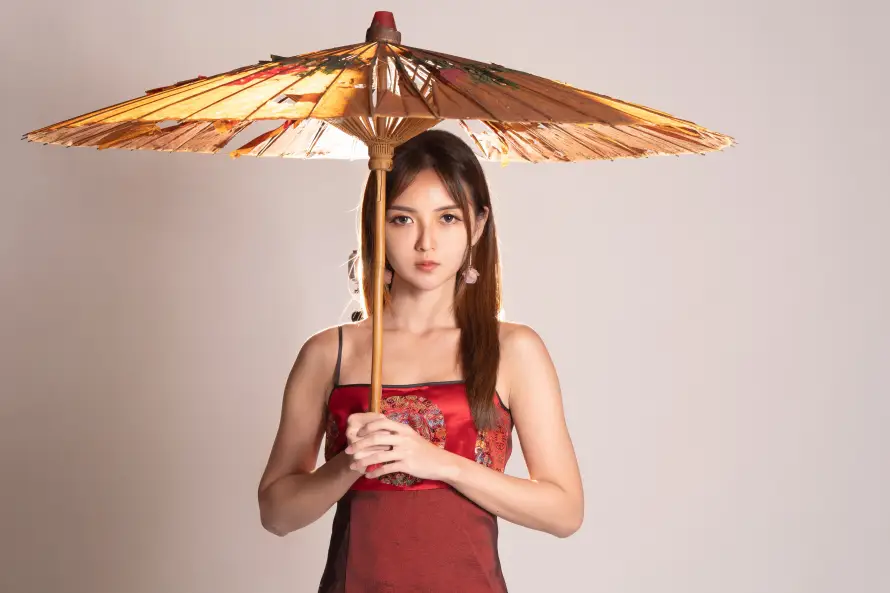 5k红色壁纸-长发 - 雨伞-中式风「哲风壁纸」