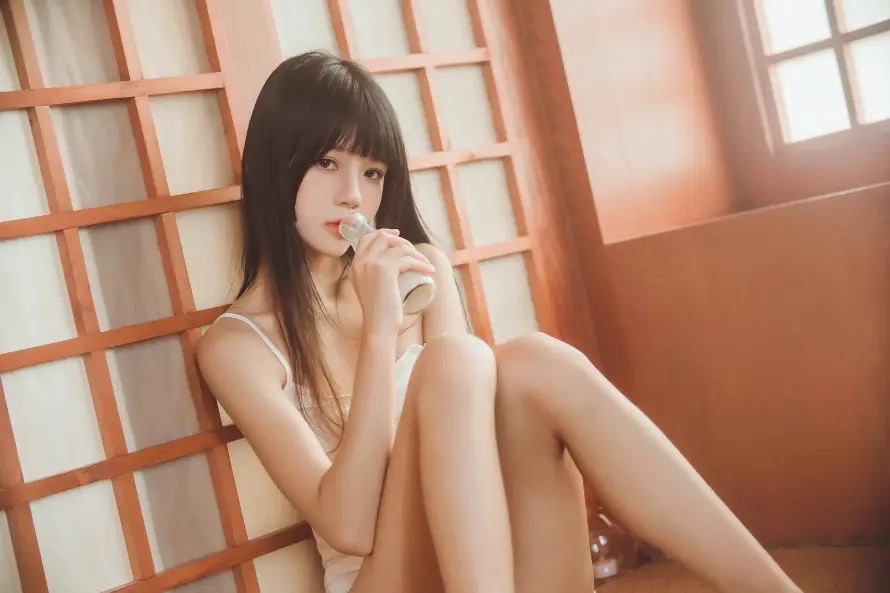 6k写真壁纸-吊带 - 少女-居家「哲风壁纸」