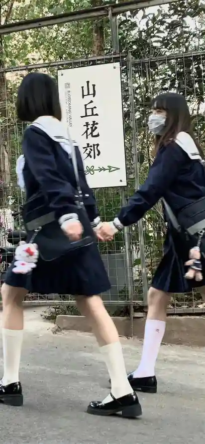4k双子壁纸 - 口罩 - 户外 - 短发「哲风壁纸」