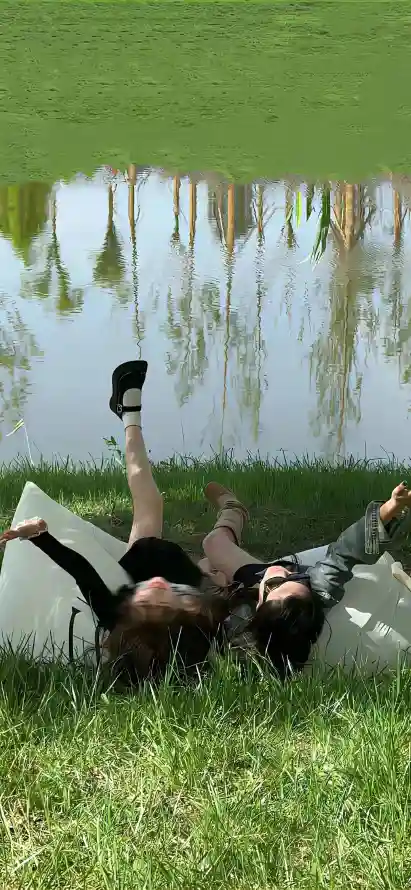 4k休闲壁纸 - 倒影 - 少女 - 户外「哲风壁纸」