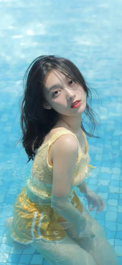 4k夏日壁纸 - 年轻 - 水中 - 泳池「哲风壁纸」 4k夏日壁纸 - 年轻 - 水中 - 泳池「哲风壁纸」