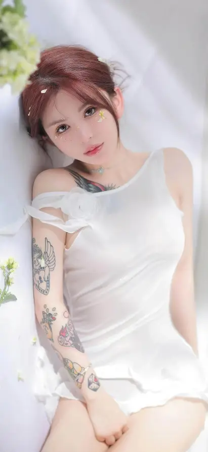 4k性感壁纸 - 白裙 - 红发 - 红唇「哲风壁纸」