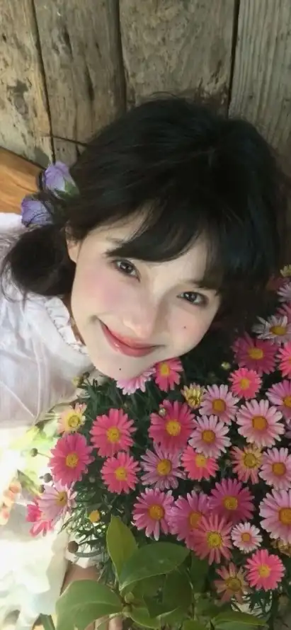 4k甜笑壁纸 - 绿植 - 美女 - 花束「哲风壁纸」