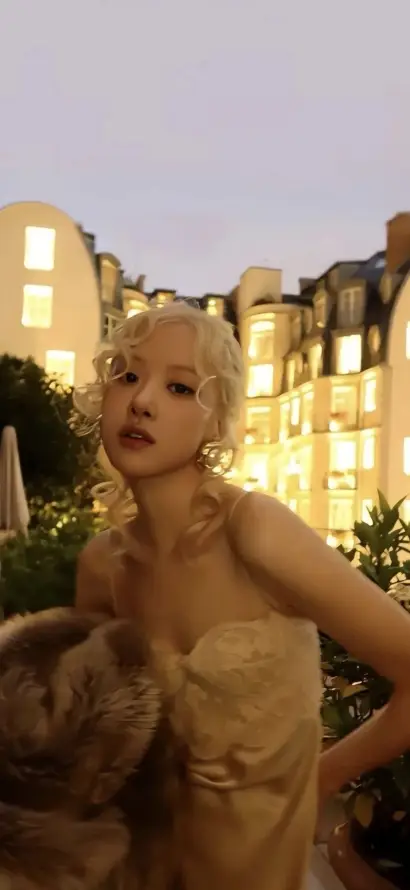 4k傍晚壁纸 - 卷发 - 户外 - 美女「哲风壁纸」