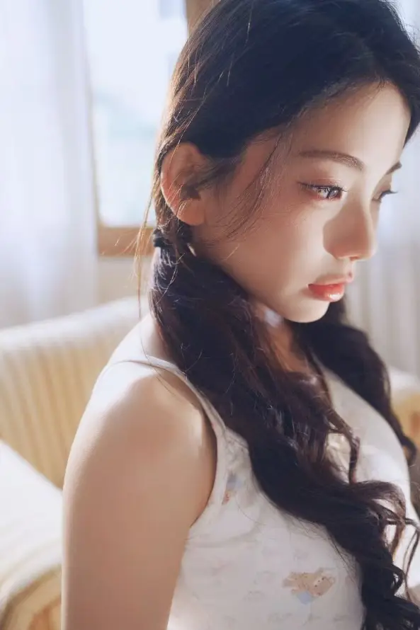 4k侧颜壁纸 - 室内 - 少女 - 清纯「哲风壁纸」