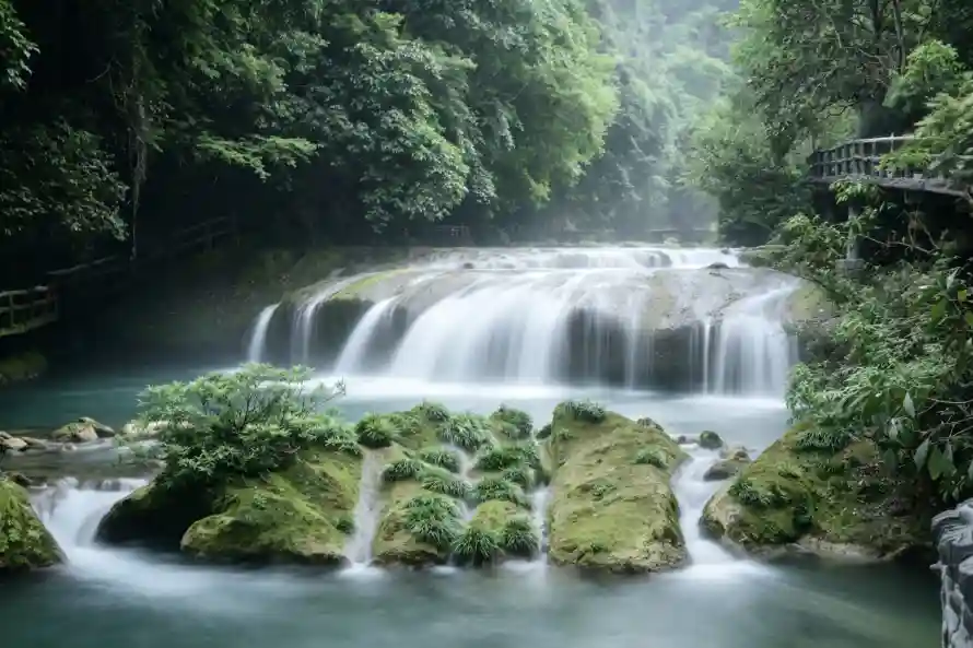 3k岩石壁纸-栈道 - 树林-水景「哲风壁纸」