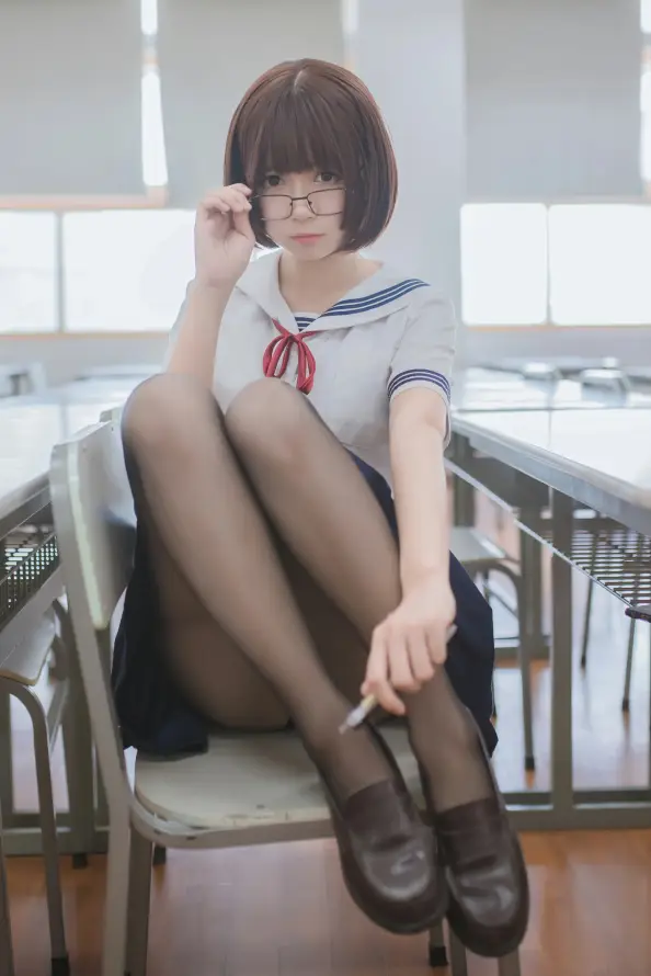 4kjk壁纸 - 少女 - 教室 - 棕发「哲风壁纸」