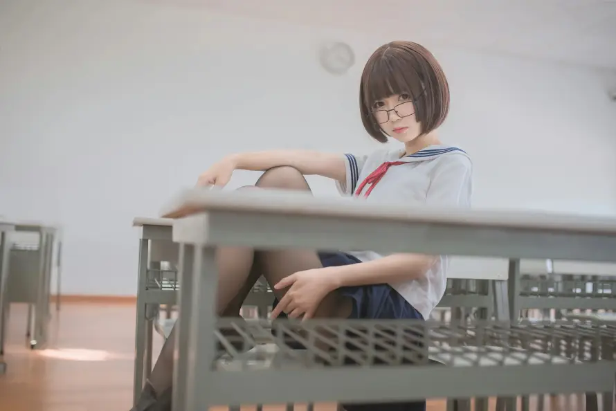 6k少女壁纸-jk - 教室-眼镜「哲风壁纸」