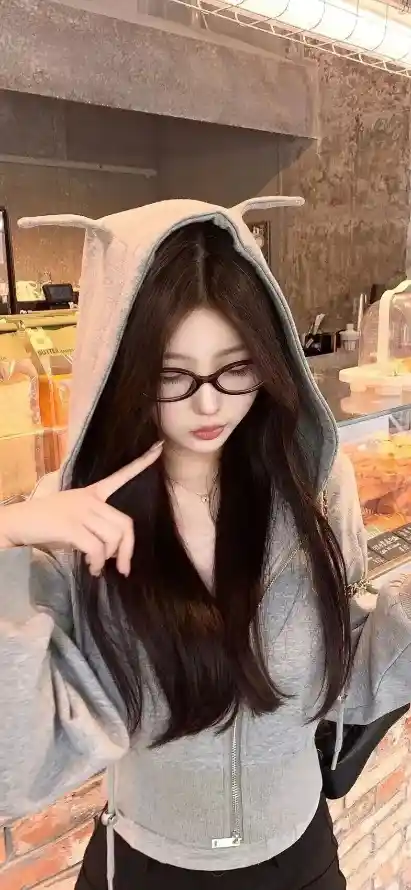 4k美女壁纸 - 兽耳衣服 - 室内街拍 - 浅灰上衣「哲风壁纸」