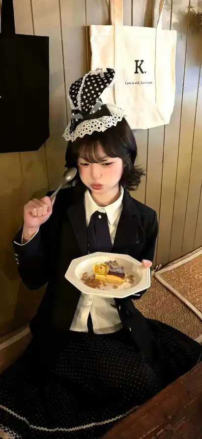 4k休闲壁纸 - 室内 - 美女 - 餐点「哲风壁纸」