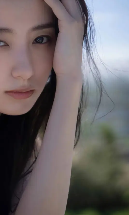 4k天空壁纸 - 户外 - 抬手 - 美女「哲风壁纸」