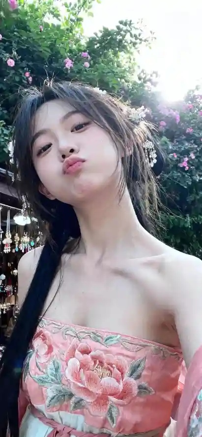 4k发饰壁纸 - 嘟嘴 - 少女 - 户外「哲风壁纸」