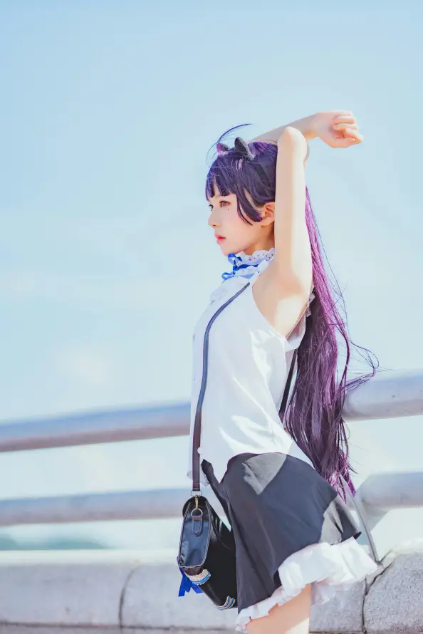 4k侧身壁纸 - 少女 - 户外 - 挎包「哲风壁纸」