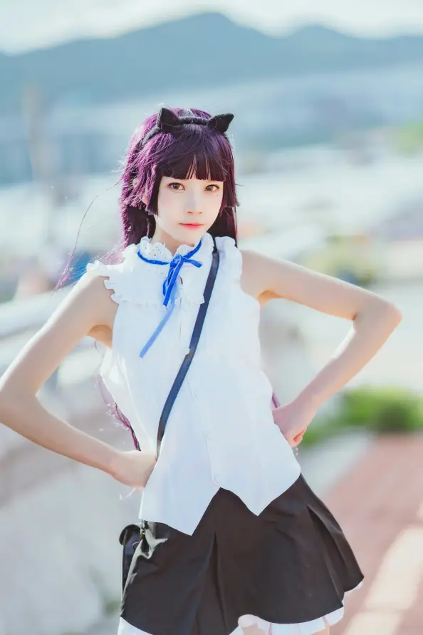 4k叉腰壁纸 - 少女 - 户外 - 挎包「哲风壁纸」