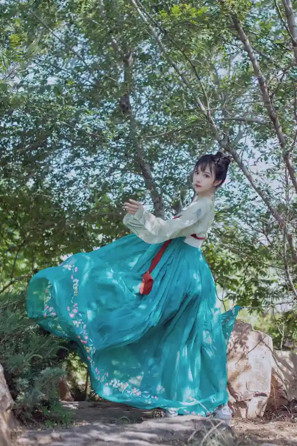 4k古风壁纸 - 少女 - 户外 - 树林「哲风壁纸」