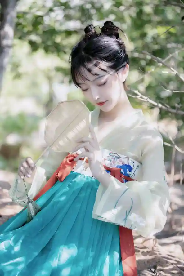 4k古风壁纸 - 团扇 - 少女 - 户外「哲风壁纸」