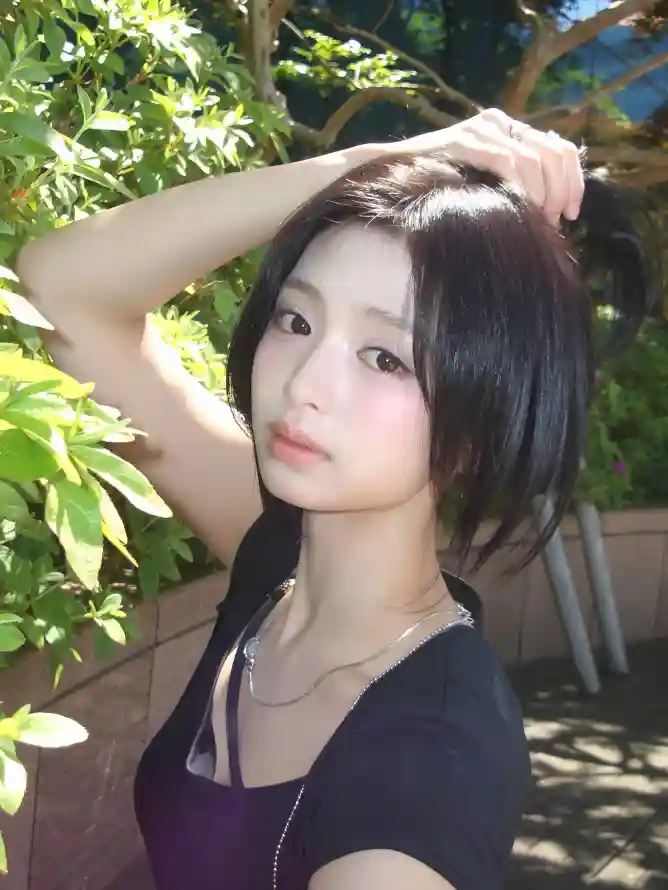 4k户外壁纸 - 抬手 - 短发 - 绿植「哲风壁纸」