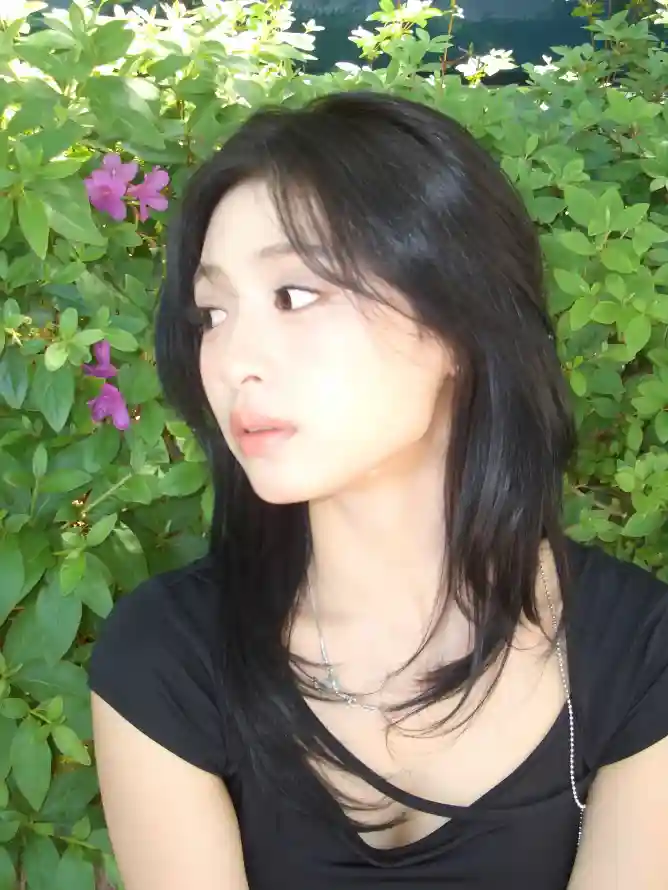 4k人像壁纸 - 侧脸 - 夏日 - 户外「哲风壁纸」