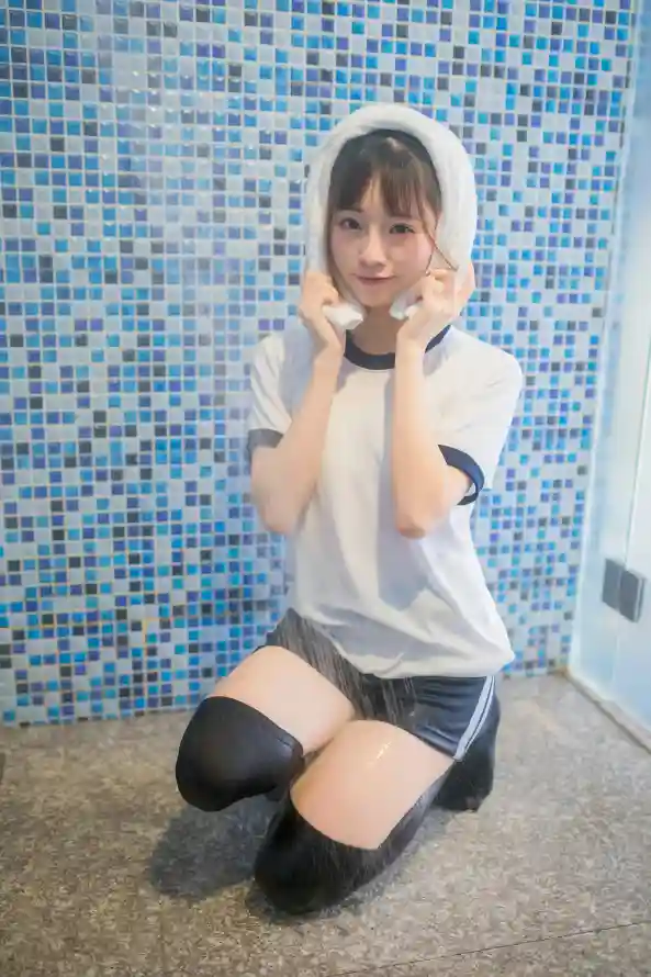 4k室内壁纸 - 少女 - 甜美 - 短裤「哲风壁纸」